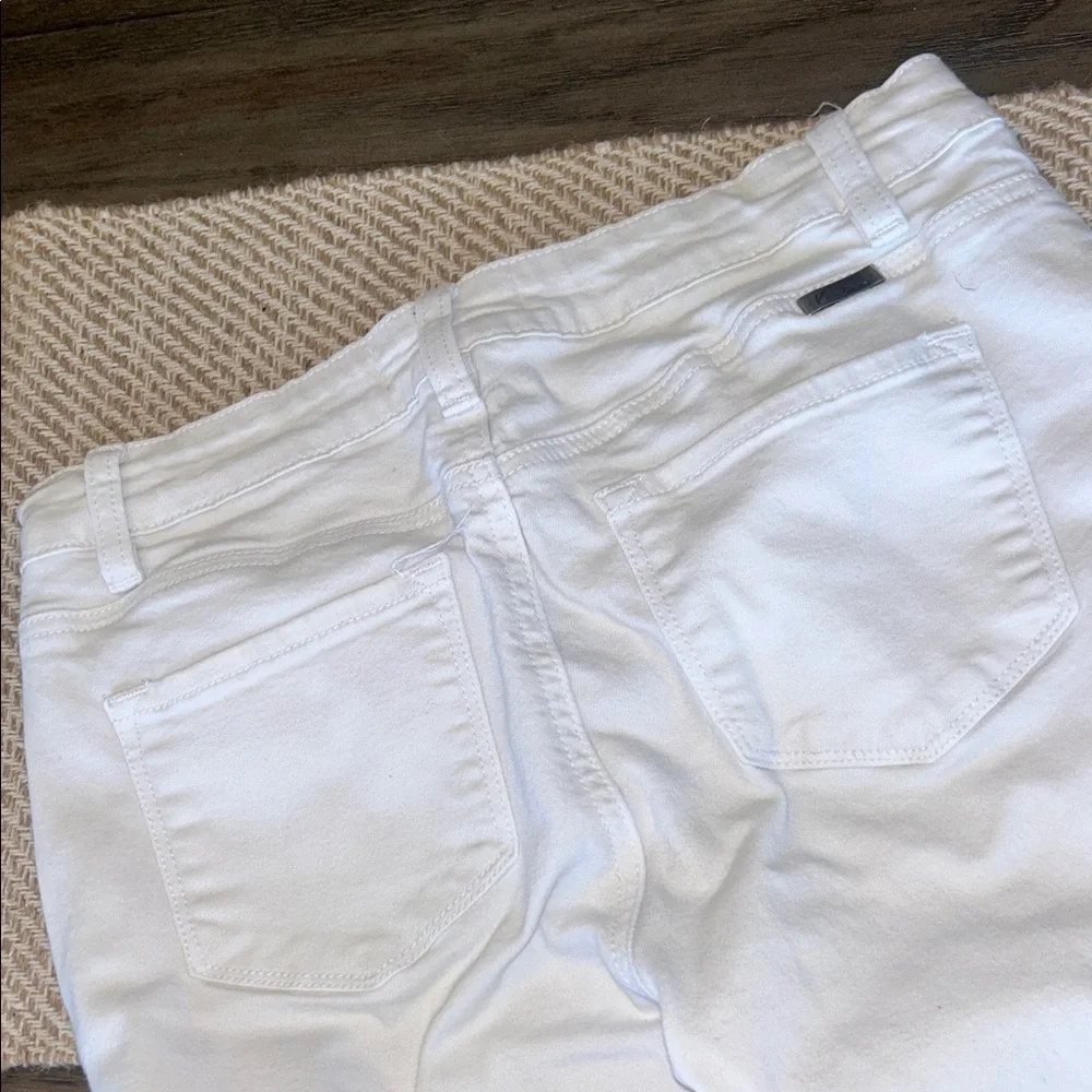 KanCan Distressed White BERMUDA SHORTS Size 9/28